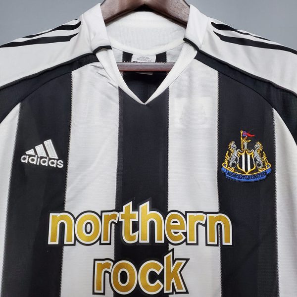 2005-2006 Newcastle  Home retro kit - Image 7