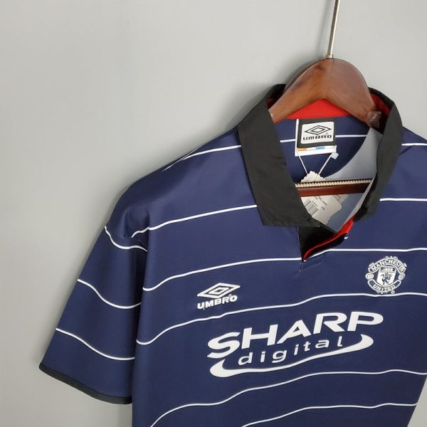 1999/00 Man United away kit - Image 3