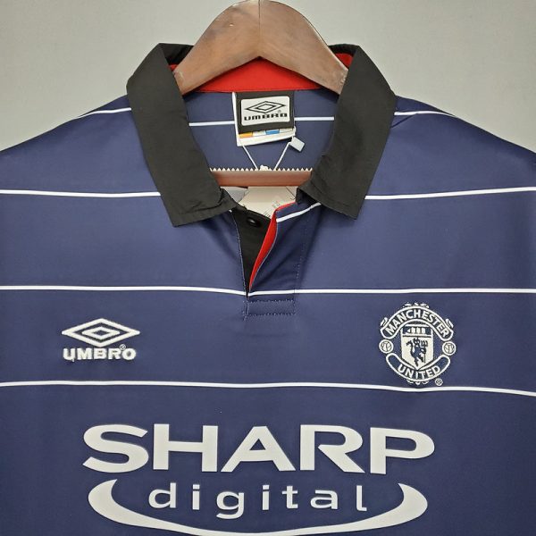 1999/00 Man United away kit - Image 7