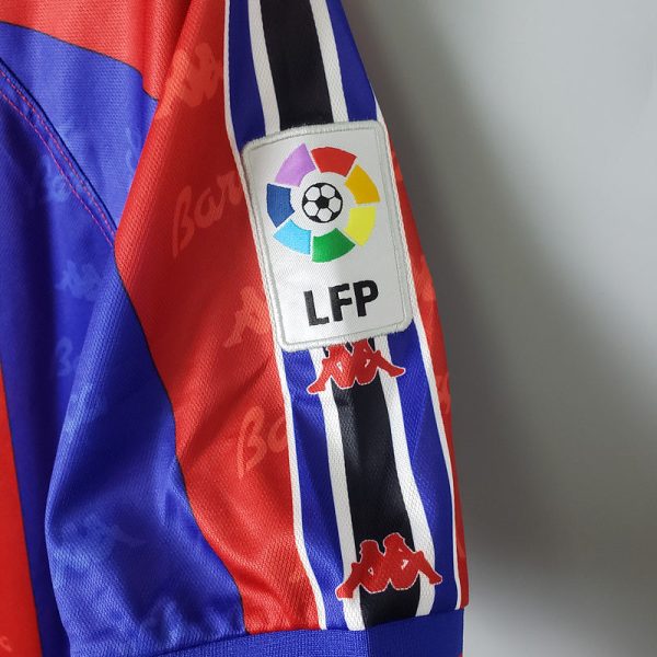 1996/97 Barcelona Home kit - Image 8