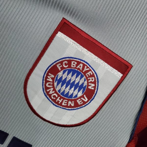 1998-1999 Bayern Munich Home kit - Image 8