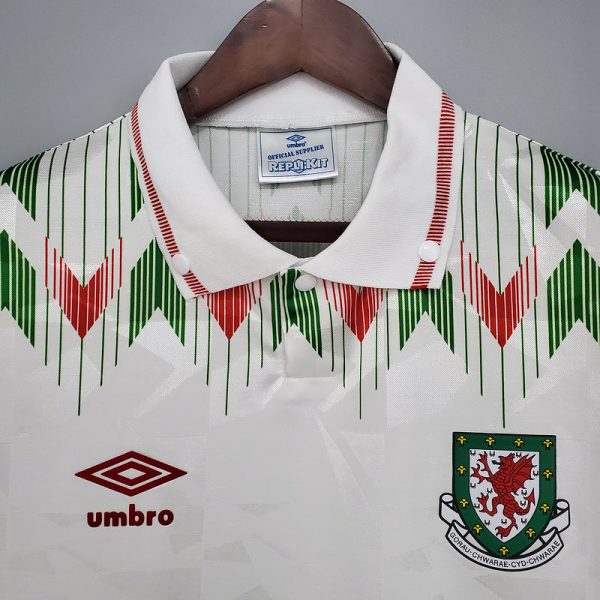 1990-1992 Wales away kit - Image 4