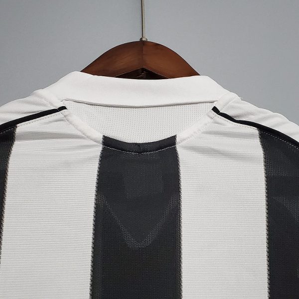 2005-2006 Newcastle  Home retro kit - Image 9