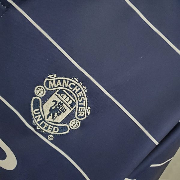 1999/00 Man United away kit - Image 8