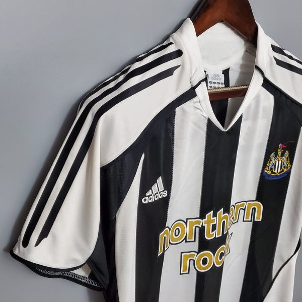 2005-2006 Newcastle  Home retro kit - Image 2