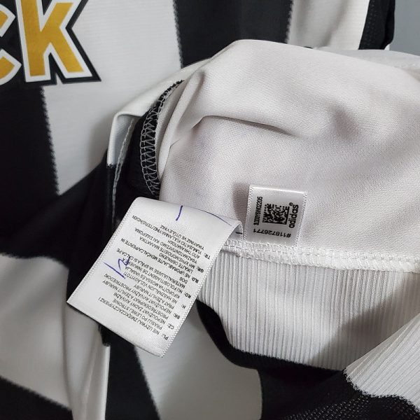 2005-2006 Newcastle  Home retro kit - Image 10