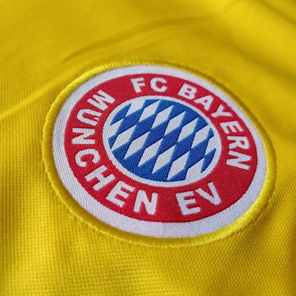 1993-1995 Bayern Munich away Kit - Image 2
