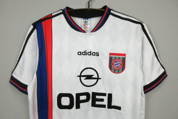 1995-1996 Bayern Munich away kit - Image 5