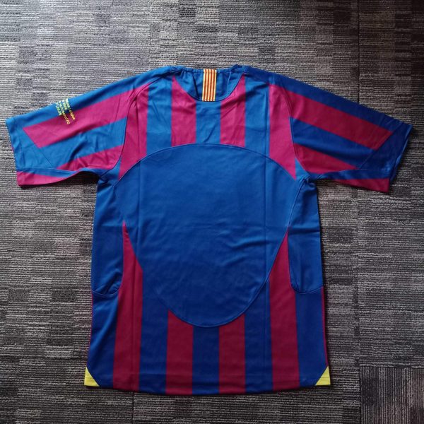 2005-2006 Barcelona home retro kit - Image 6