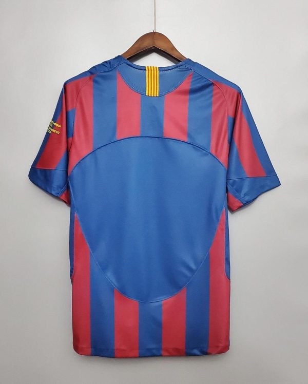 2005-2006 Barcelona home retro kit - Image 4