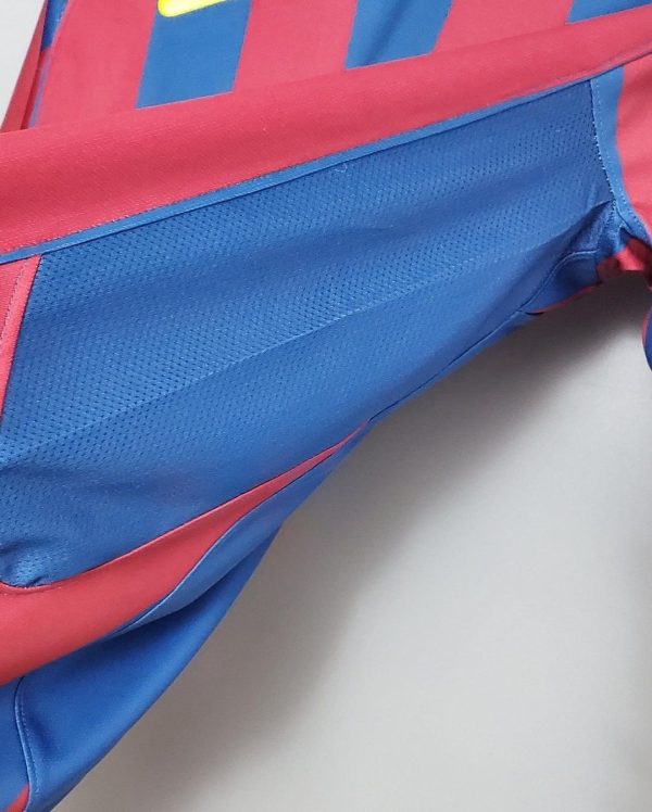 2005-2006 Barcelona home retro kit - Image 8