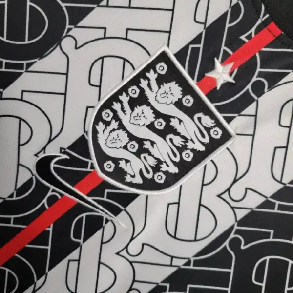 2021 England Soccer retro kit - Image 2